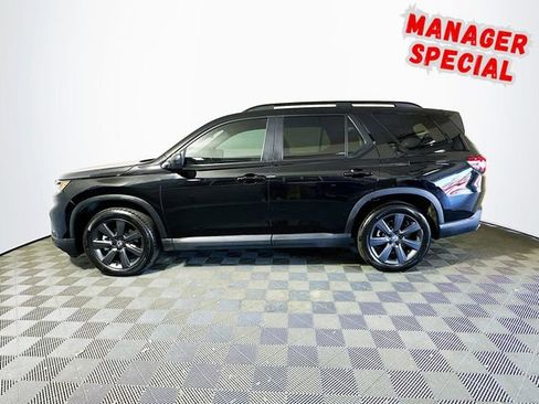 Used 2025 Honda Pilot Sport image 5