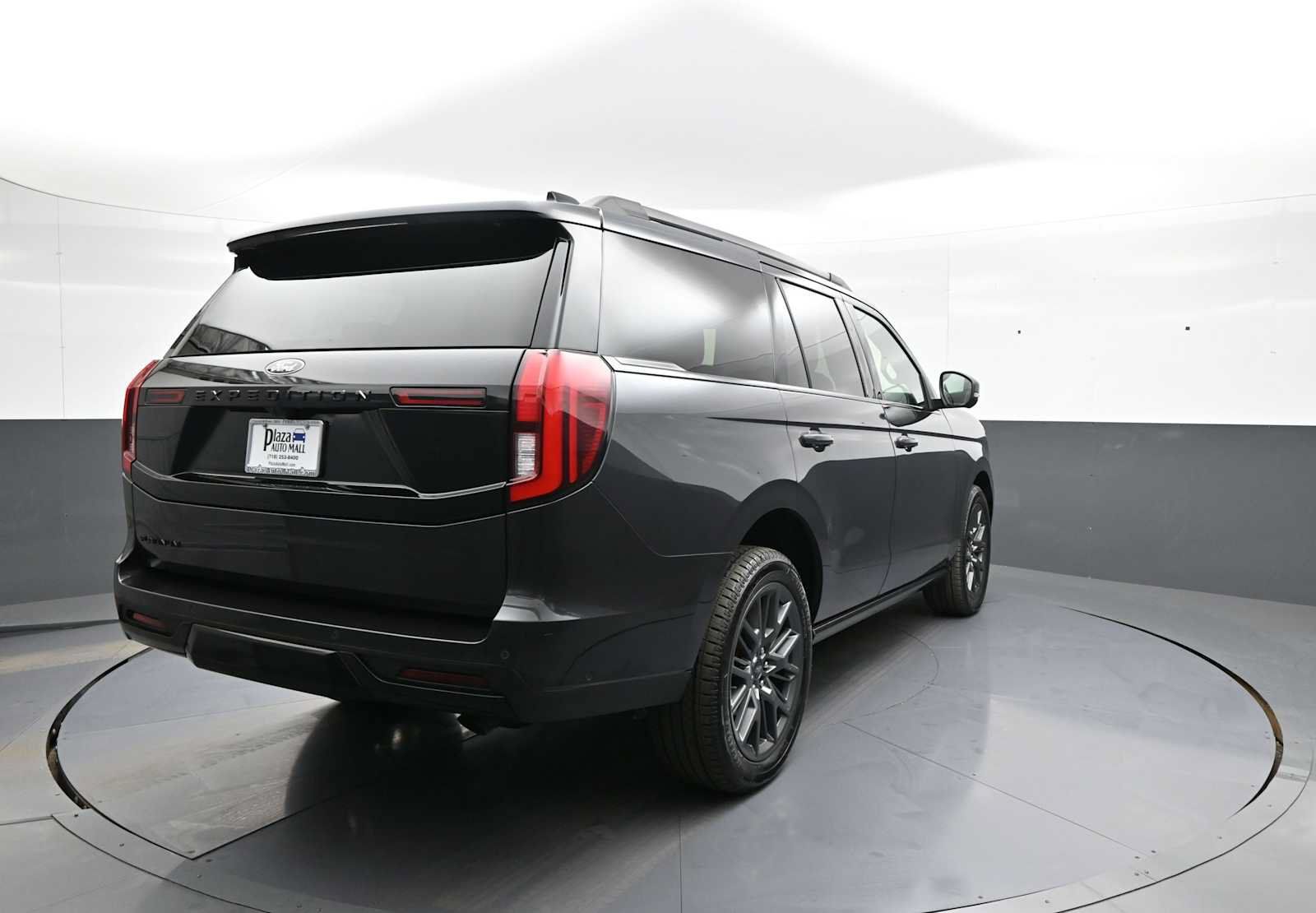 Used 2025 Ford Expedition Platinum w/ Stealth Performance Package AWD/4WD image 6