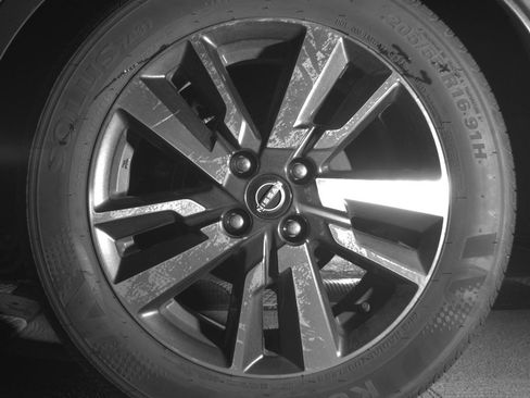 Used 2025 Nissan Versa SV image 14