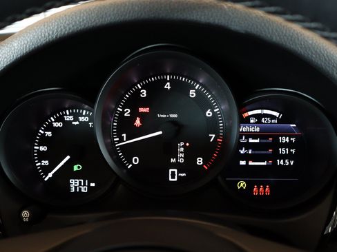 Certified 2026 Porsche Macan AWD/4WD image 14