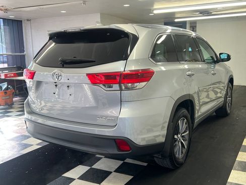 Used 2018 Toyota Highlander XLE AWD/4WD image 13