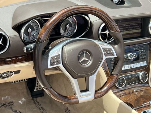 Used 2013 Mercedes-Benz SL 550 image 21
