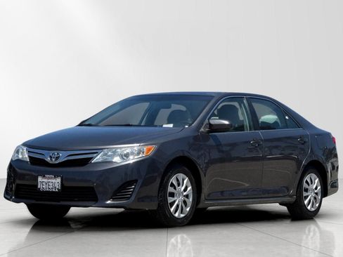 Used 2014 Toyota Camry LE FWD image 7