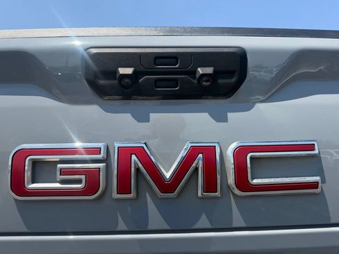 Used 2024 GMC Sierra 1500 AT4 w/ Technology Package AWD/4WD image 9
