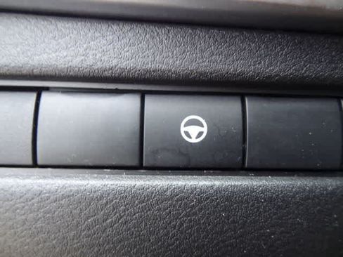 Used 2025 Nissan Rogue SV AWD/4WD image 18