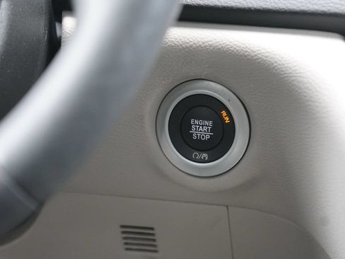Used 2024 Chrysler Pacifica Touring-L FWD image 22