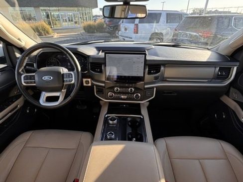 Used 2024 Ford Expedition XLT image 19