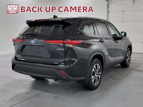 Used 2023 Toyota Highlander XLE AWD/4WD image 9