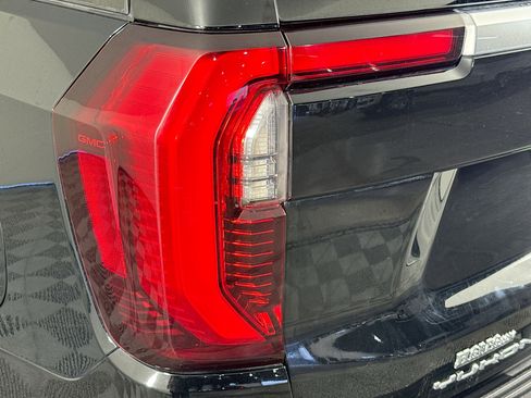 Used 2025 GMC Yukon Denali AWD/4WD image 34