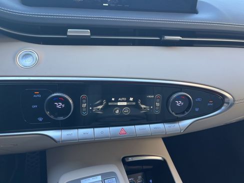 Used 2025 Genesis GV70 3.5T Sport w/ Sport Prestige Package image 23