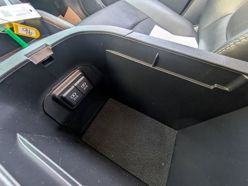 Used 2019 Toyota RAV4 Limited image 31