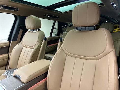 New 2026 Land Rover Range Rover Long Wheelbase SE image 18