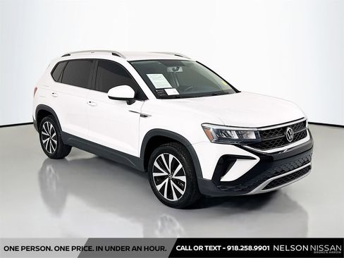 Used 2022 Volkswagen Taos SE FWD image 3
