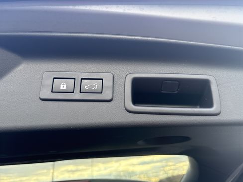 Used 2025 Subaru Forester Premium image 13