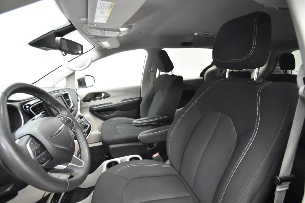 Used 2023 Chrysler Voyager LX FWD image 13