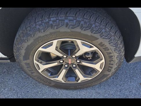 Used 2025 GMC Yukon AT4 w/ AT4 Premium Plus Package AWD/4WD image 5