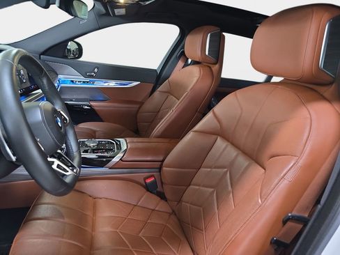 Used 2023 BMW 740i w/ Parking Assistance Package RWD image 17