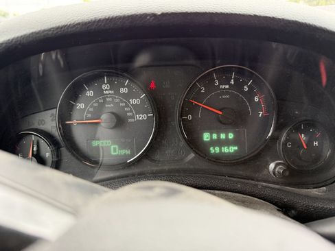Used 2017 Jeep Wrangler Unlimited Sahara AWD/4WD image 7