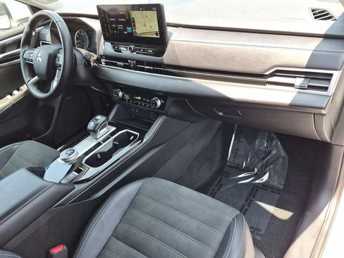 Used 2025 Mitsubishi Outlander SE AWD/4WD image 33