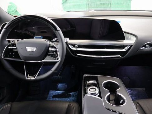 New 2026 Cadillac Lyriq Signature Luxury image 12