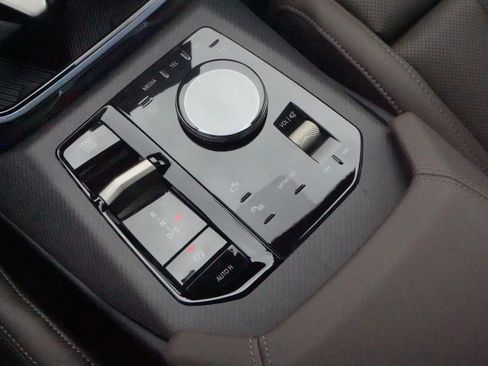 Used 2025 BMW X3 xDrive30i w/ Convenience Package image 17