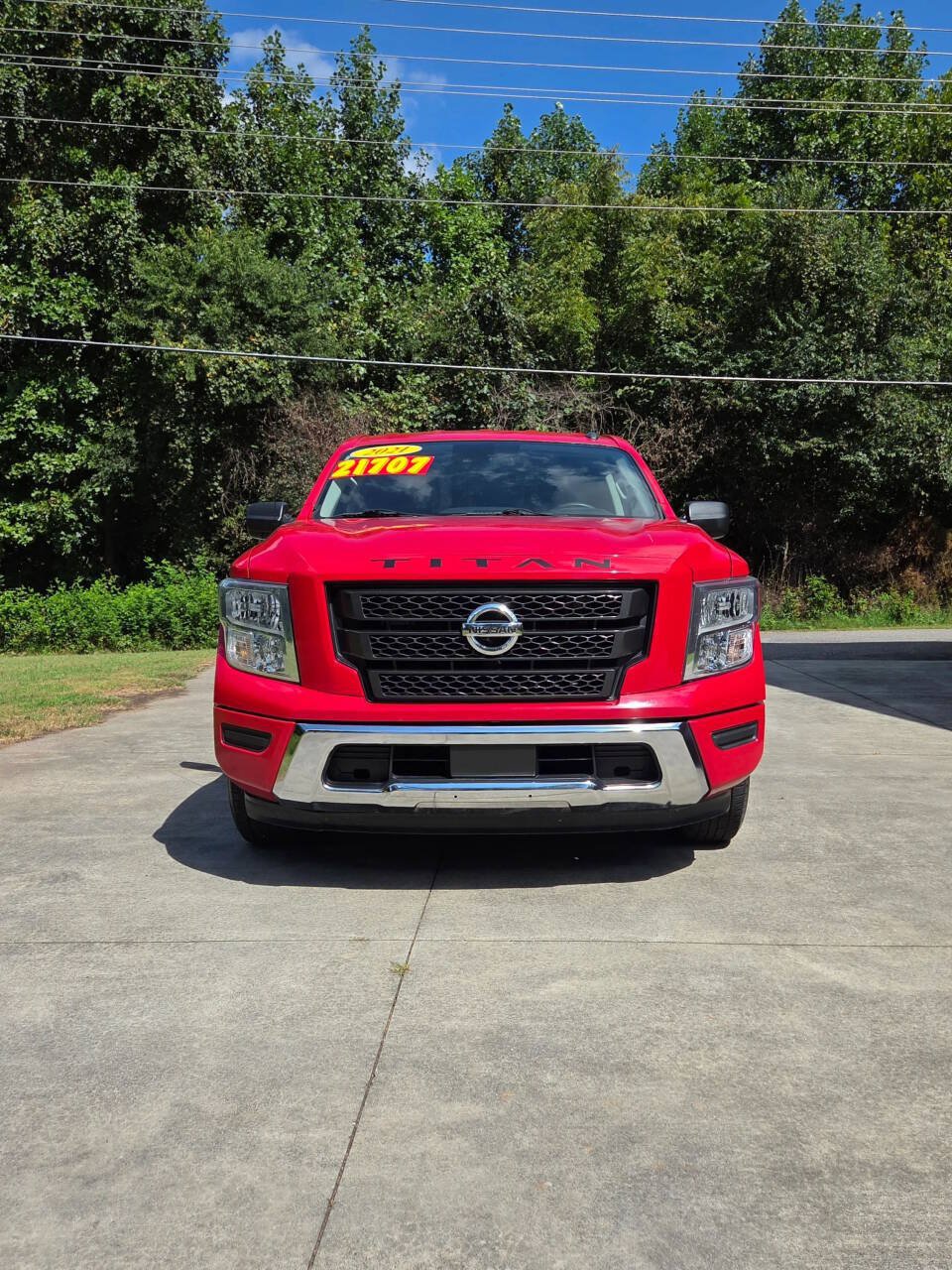 Used 2021 Nissan Titan SV RWD image 2