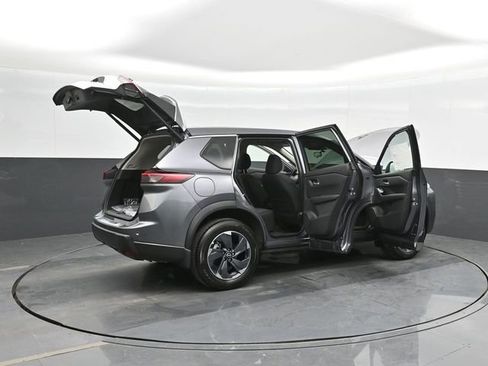Used 2025 Nissan Rogue SV FWD image 48