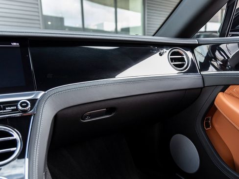Used 2022 Bentley Continental GT image 27