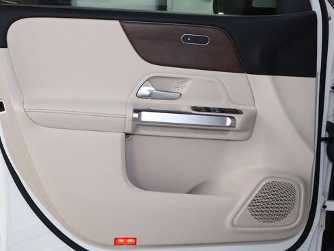 Used 2022 Mercedes-Benz GLB 250 4MATIC w/ Premium Package Lite image 12