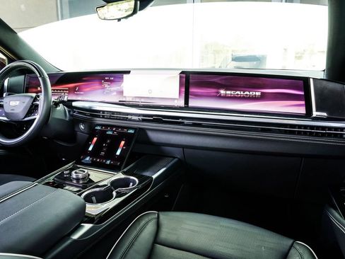 Used 2026 Cadillac Escalade Sport w/ Touring Package image 18