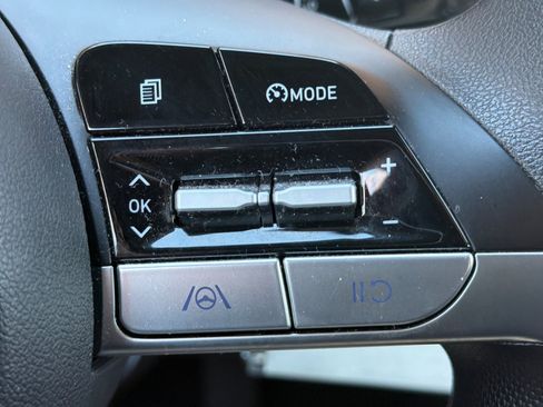 Used 2023 Hyundai Elantra SE image 31