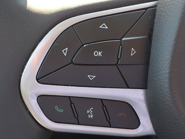 Used 2024 Chrysler Pacifica Touring-L FWD image 13
