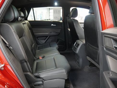 Used 2021 Volkswagen Atlas Cross Sport SE w/ Panoramic Sunroof Package image 29