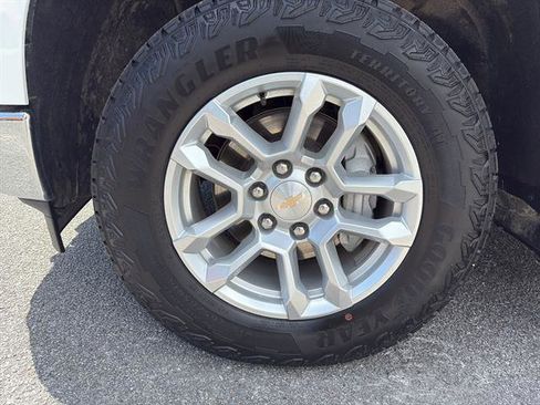 Used 2025 Chevrolet Silverado 1500 LT image 9