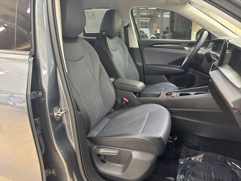 Used 2026 Volkswagen Tiguan SE FWD image 33