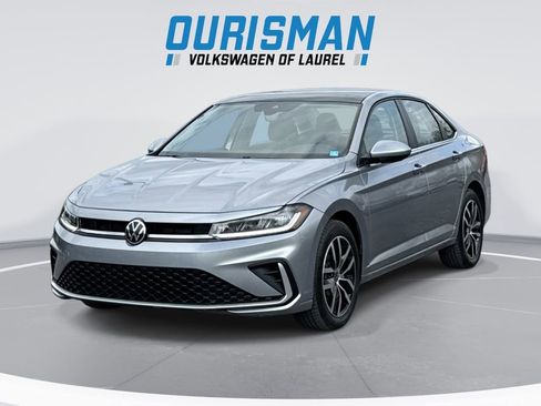 Used 2025 Volkswagen Jetta SE FWD image 1