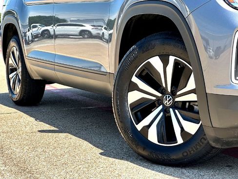 Certified 2024 Volkswagen Atlas SE FWD image 2