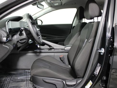 Used 2024 Hyundai Elantra Blue image 8