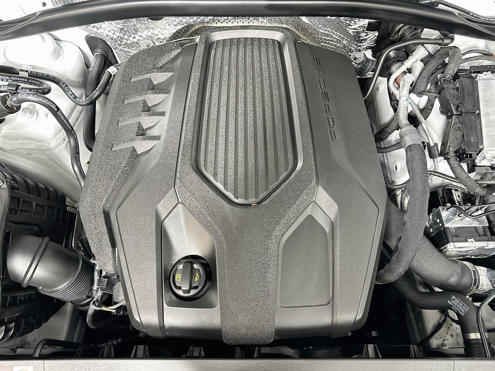 Certified 2026 Porsche Macan AWD/4WD image 31