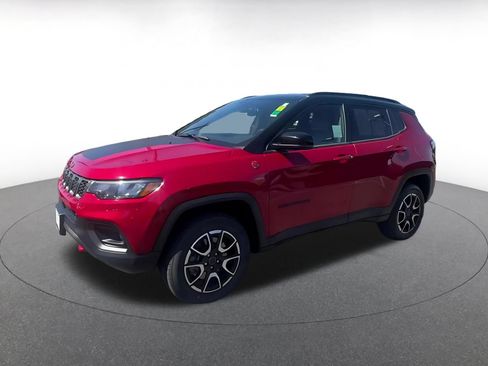 Used 2025 Jeep Compass Trailhawk AWD/4WD image 6