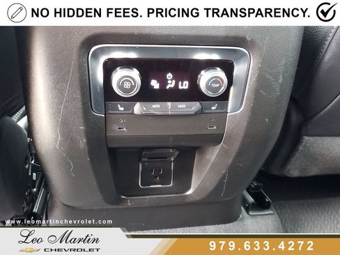 Used 2025 GMC Yukon Denali AWD/4WD image 14