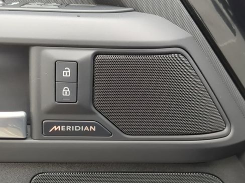 Certified 2025 Land Rover Defender 110 S AWD/4WD image 32