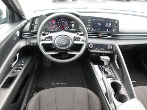 Used 2022 Hyundai Elantra SEL FWD image 13