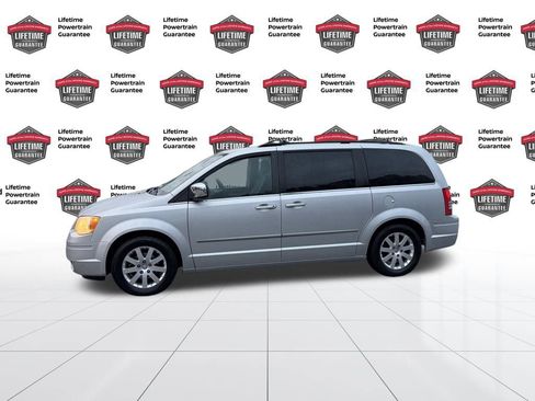 Used 2010 Chrysler Town & Country Touring Plus w/ Premium Group image 2