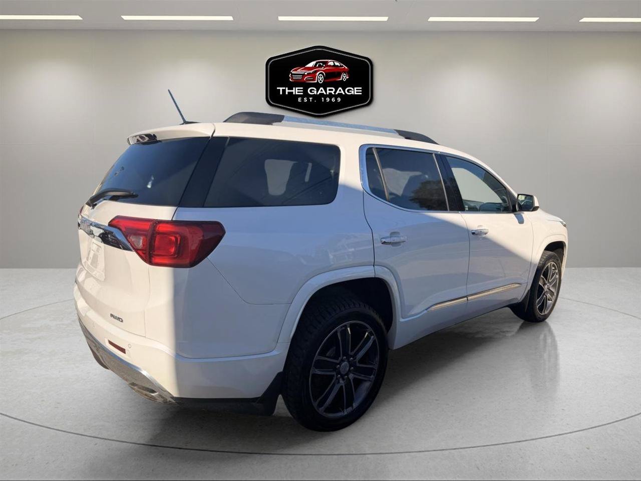 Used 2019 GMC Acadia Denali AWD/4WD image 5