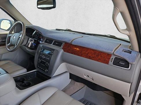 Used 2011 GMC Yukon SLT w/ SLT-2 Equipment Package AWD/4WD image 30