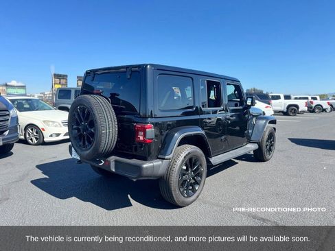 Used 2025 Jeep Wrangler Unlimited Sahara AWD/4WD image 6