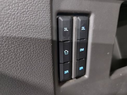 Used 2020 Ford Expedition XLT w/ Equipment Group 202A AWD/4WD image 21