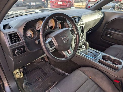 Used 2014 Dodge Challenger SXT image 13