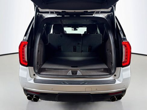 Used 2022 GMC Yukon XL Denali AWD/4WD image 25
